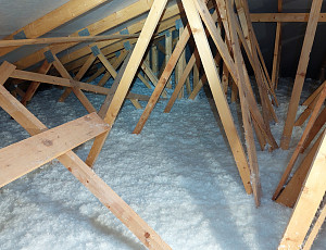 Izolace bungalovu s vazníkovou střešní konstrukcí